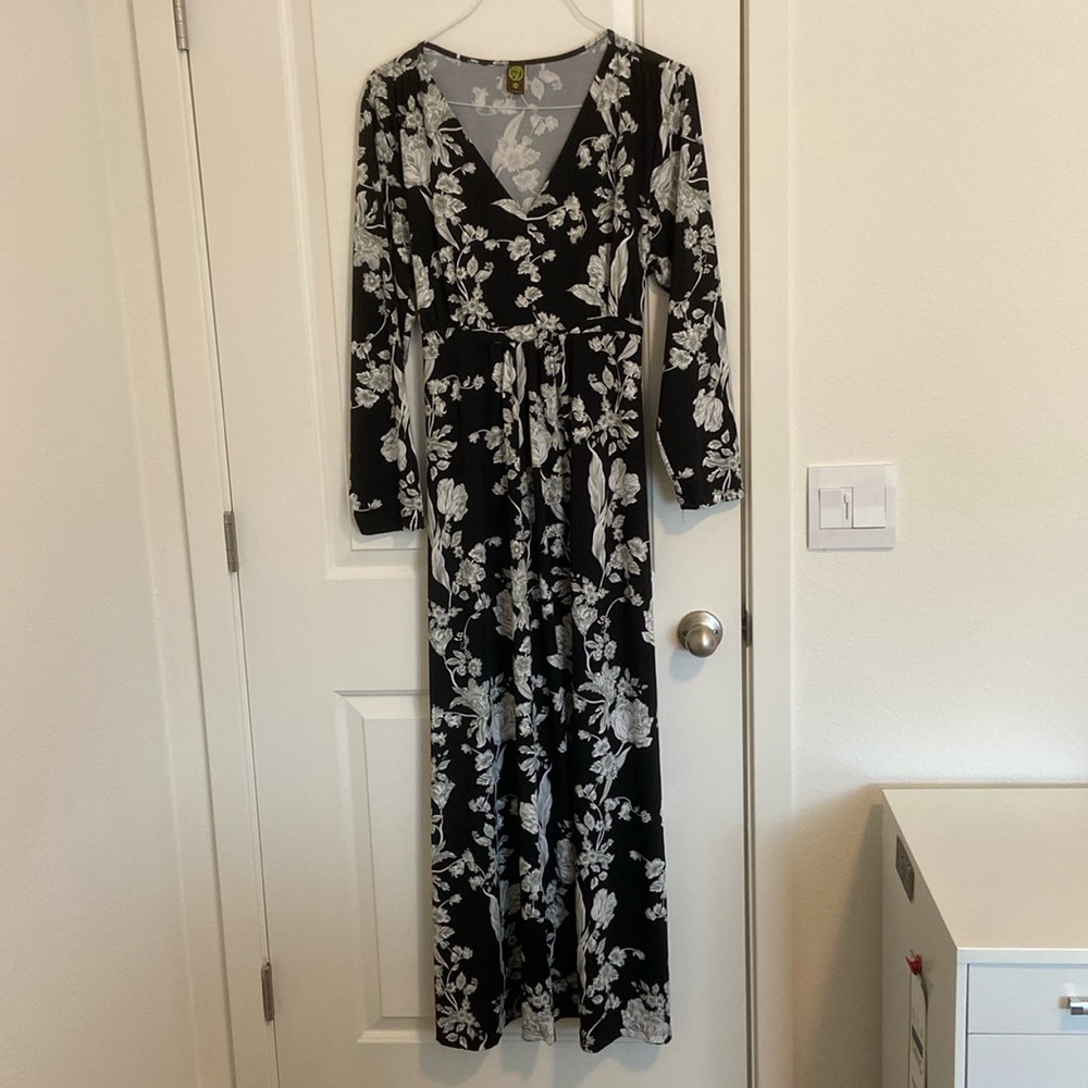 2X 24/7 black and white long sleeve maxi dress